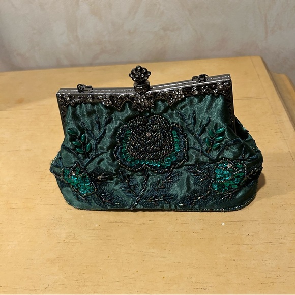 Stunning emerald green beaded satin evening bag with rhinestones accents - Picture 1 of 12